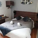 Hotel Le Rochegude 2*