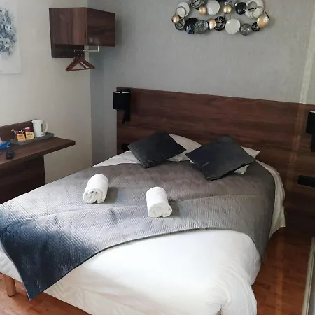 Otel Le Rochegude 2*