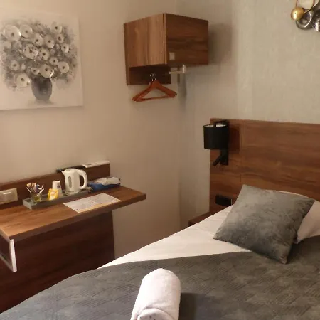 Otel Le Rochegude 2*