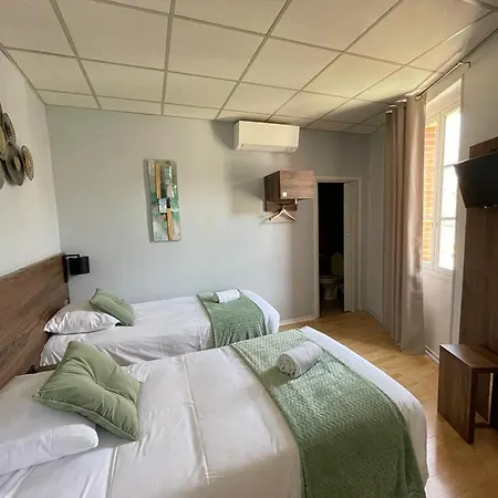 Otel Le Rochegude 2*