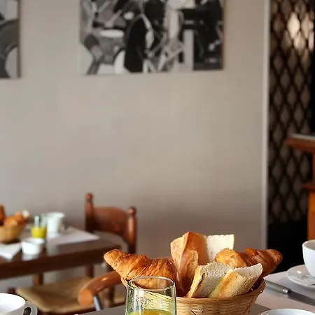 Otel Le Rochegude