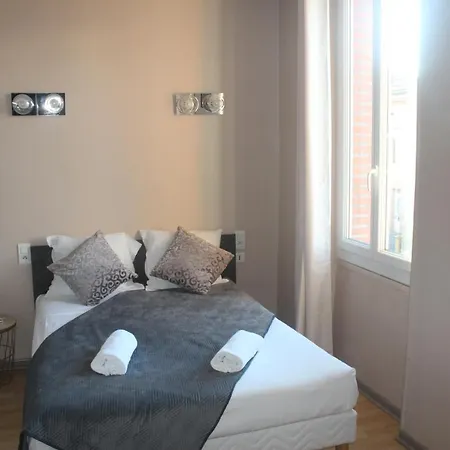 Le Rochegude Отель