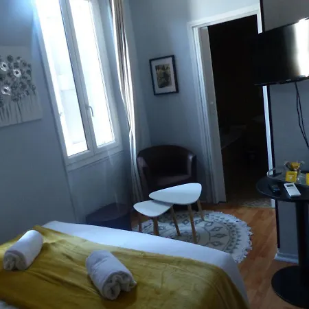 Le Rochegude Hotel 2*