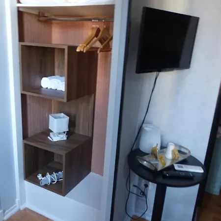 Le Rochegude 호텔 2*