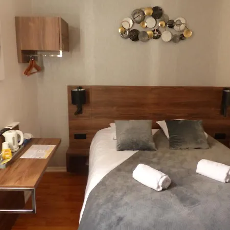 Hotel Le Rochegude 2*