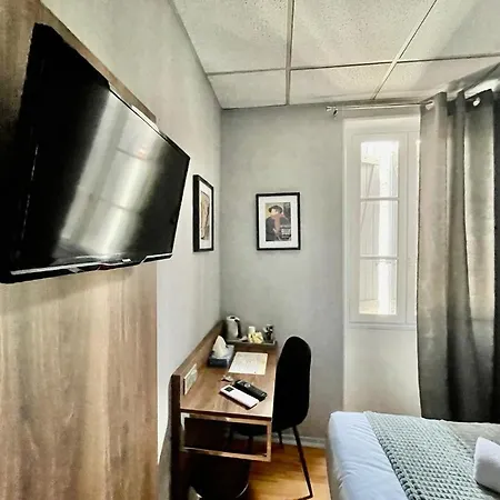 Le Rochegude Hotel 2*