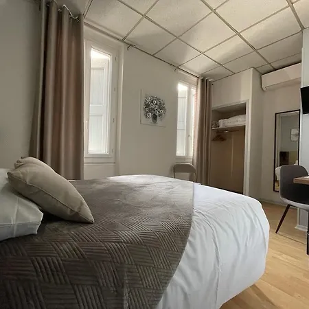 Hotel Le Rochegude 2*