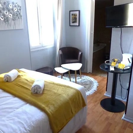 Le Rochegude Hotel 2*