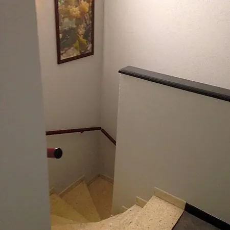 勒罗什古德酒店 2*