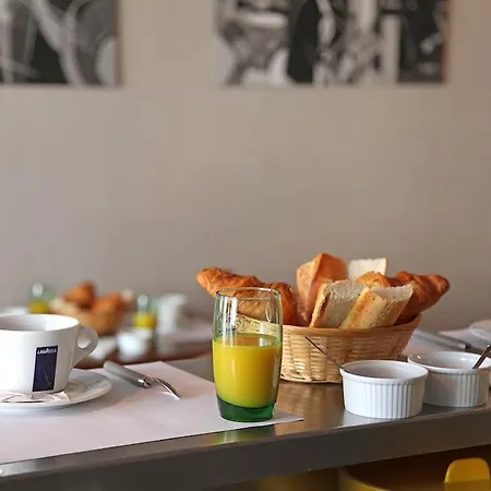 Hotel Le Rochegude 2*